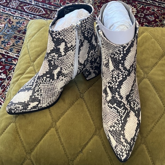 NEW Madden Girl Dafni Snakeskin Bootie - Picture 2 of 3